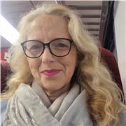 Non sono un'insegnante ma ho un grande amore per l' italiano, la letteratura, i libri. Posso rendermi utile