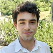 Passato per il liceo classico ora iscritto ad un corso di economia in inglese, offro aiuto compiti per elementari, medie e liceo