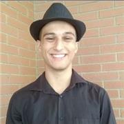 Sono un ragazzo di 21 anni, scrittore del libro  Le Cinque Dimensioni , volenteroso di insegnare italiano (grammatica e letteratura), con un inglese fluente e una vasta conoscenza delle regole. Disposto ad insegnare storia se necessario