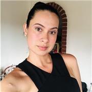 Profesora de Biología que Dicta clases a niños y adultos