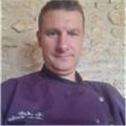 Etant chef de cuisine je peux enseigner des cours de cuisine a tout type de personne aimant cuisinier