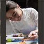 Hola! Soy cocinera profesional hace 22 años y me encanta compartir mis conocimientos con quién quiera aprender!