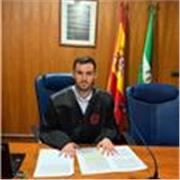 LETRADO colegiado en el Ilustre Colegio de Abogados de Málaga ofrece clases jurídicas de alto nivel