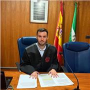 LETRADO colegiado en el Ilustre Colegio de Abogados de Málaga ofrece clases jurídicas de alto nivel