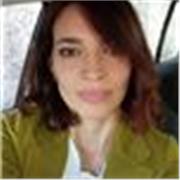 Docente Graphic designer insegna grafica a ragazzi talentuosi