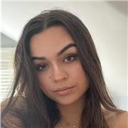 Me defino como una chica con mucha paciencia y que sabe cómo gestionar las emociones ajenas.