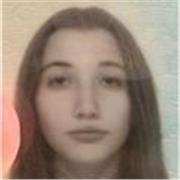 Diplomata al liceo linguistico Gaetana Agnesi di Milano e sto conseguendo la laurea triennale in turismo, all’ università Iulm