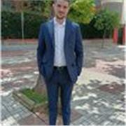 Joven estudiante de Derecho, profesor de verano polivalente y colaborativo, especializado en Ciencias Sociales y Humanidades