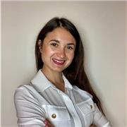 Dottoressa in Chimica e tecnologia farmaceutiche impartisce lezioni in presenza su tutte le materie scientifiche, recupero DEBITI