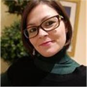 Insegnante di inglese e francese impartisce lezioni a studenti di scuola primaria e secondaria di I e II grado