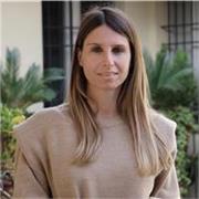 Insegnante di italiano per stranieri. Ho 30 anni, diplomata al liceo classico, laurea in economia e master in fashion brand management. Imprenditrice. Mi offro disponibile per lezioni in presenza