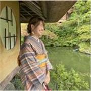 Estaba una profesor de inglés en Japón, así que tengo experiencia para enseñar idiomas☺️