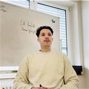 Englisch Abitur (Grundkurs & Leistungskurs)
Schwerpunkte:
	• Textanalyse 
	•	Mediation (Sprachmittlung)
	•	Writing Skills