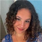 Profesora de inglés imparte clases a niños desde Primaria hasta la E.S.O