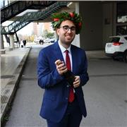 Insegnante di storia part time disponibile ad aiutare altri studenti ed ad offrire loro le lezioni necessarie