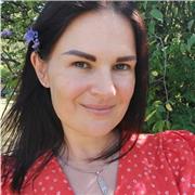 Ho la passione di aiutare i bambini a studiare l'inglese, offrendo un supporto educativo serio e mirato al loro successo