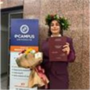 Laureata in scienze pedagogiche, insegnante alla scuola dell’infanzia