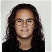 Profesora graduada en Magisterio de Educación Primaria e Infantil, con especialidad en Educación Física + Inglés C1