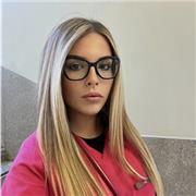 Studentessa ,a 22 anni , del 5 anno di medicina e chirurgia