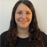 Sono una insegnante di inglese laureata della università. Offro classi individuali oppure in gruppo