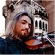 Profesor de Violín & Viola con titulo de Máster por la HfM Trossingen (Alemania) y título Superior por el Real Conservatorio Superior de Música de Madrid (RCSMM)
