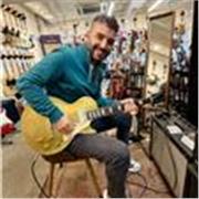 Más de 17 años tocando, centrado en guitarra electrica y acústica. Para adultos con poco tiempo, frustrados y principiantes.