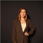 Experta en Marketing Online, muy cercana y creativa. Me encanta enseñar de forma dinámica y práctica.