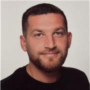 Türkisch-Tutor, der Kinder und Erwachsenen aller Altersgruppen unterrichtet
