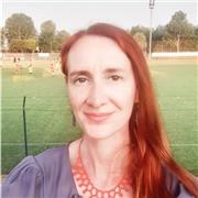 Insegnante di matematica impartisce lezioni ad alunni della scuola secondaria di primo grado e di secondo grado (solo biennio)