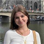 Profesora de Dibujo, con conocimientos avanzados en Historia del Arte y Pintura