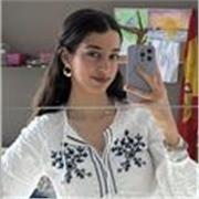 Hábil, sociable y alegre y con ganas de ayudar y enseñar idiomas o materias escolares