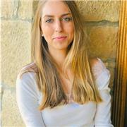 Profesora de apoyo académico, especializada en derecho del trabajo y Seguridad social, así como demás ramas del derecho