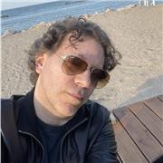 Laureato in lingue e letterature straniere impartisce lezioni private di spagnolo