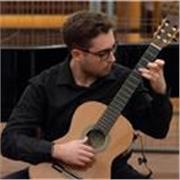 Laureato in I Livello di Chitarra Classica presso Conservatorio di Napoli, offre lezioni online