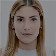 Graduada en magisterio, con amplio conocimiento en matemáticas y otras materias relacionadas con las ciencias y tecnología