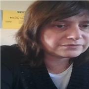 docente di diritto/ economia aziendale impartisce lezioni alle superiori