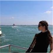 Insegnante di tedesco, spagnolo e inglese, laureata in Lingue e Letterature Straniere, nell’area di Modena 