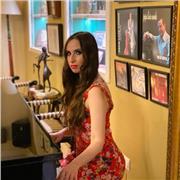 Profesora de Piano con gran experiencia imparte clases de piano y música y apoyo a niños y adultos. Preparación de exámenes de acceso a grado profesional