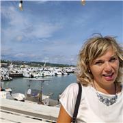 Laureata in Giurisprudenza offre lezioni di diritto ed economia