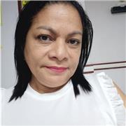 Me defino cómo un docente amable y alegre. Que ama su profesión