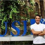 Mother tongue French, living in Italy offers Frensh courses