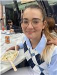Professora de repaso que ofrece classes para estudiantes de primaria, eso y bachillerato
