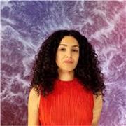 Professeur d'histoire du design avec une spécialisation en couleur et matière, 10 ans d'expérience, basée à Paris. Cours en ligne