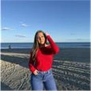 Estudio Educación Social. He tenido matriculación de honor en Bach y en la ESO. Doy clases de refuerzo para primaria. 