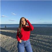 Estudio Educación Social. He tenido matriculación de honor en Bach y en la ESO. Doy clases de refuerzo para primaria.