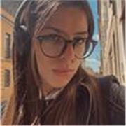 Studentessa universitaria diplomata al liceo classico