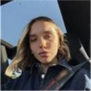 Insegnante di italiano, offre lezioni di italiano divertenti, dinamiche e non noiose! Giovane e piena di vita