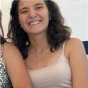 Profesora de Psicología apta para todas las edades y niveles.