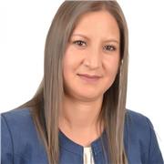 profesional en Administración de empresas , me gusta mucho la literatura y lengua castellana para enseñar a niños