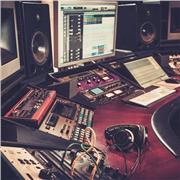 Se ofrecen clases de música, teoría, arreglos, grabación, informática musical